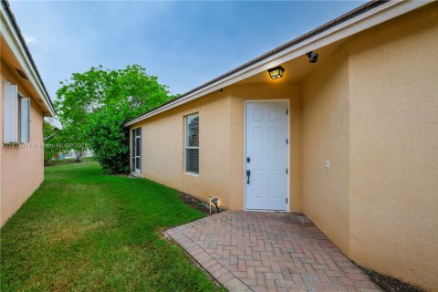 House in Port St. Lucie, Florida 3 bedrooms, 131.74 sq.m. № 1768239 - photo 6