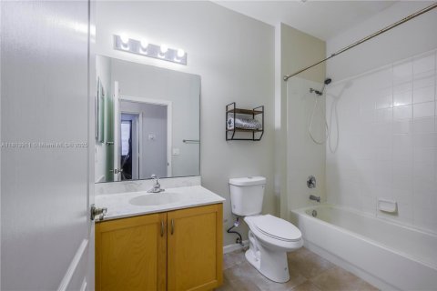 House in Port St. Lucie, Florida 3 bedrooms, 131.74 sq.m. № 1768239 - photo 22