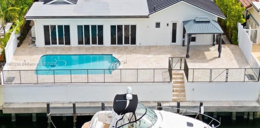 Casa en Fort Lauderdale, Florida 4 dormitorios, 251.49 m2 № 1930762