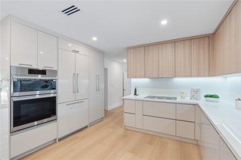 House in Fort Lauderdale, Florida 4 bedrooms, 251.49 sq.m. № 1930762 - photo 10