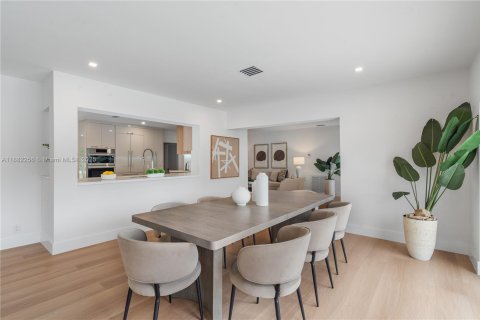 House in Fort Lauderdale, Florida 4 bedrooms, 251.49 sq.m. № 1930762 - photo 13