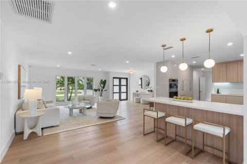 House in Fort Lauderdale, Florida 4 bedrooms, 251.49 sq.m. № 1930762 - photo 12
