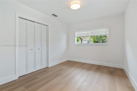 House in Fort Lauderdale, Florida 4 bedrooms, 251.49 sq.m. № 1930762 - photo 28