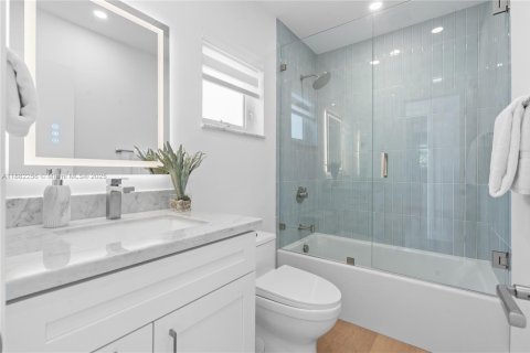 House in Fort Lauderdale, Florida 4 bedrooms, 251.49 sq.m. № 1930762 - photo 25
