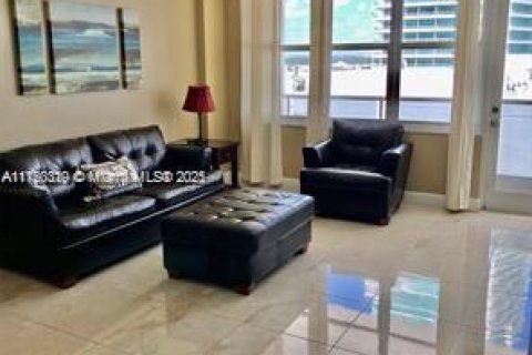 Copropriété à louer à Hollywood, Floride: 1 chambre, 83.24 m2 № 1983201 - photo 7