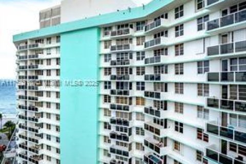 Copropriété à louer à Hollywood, Floride: 1 chambre, 83.24 m2 № 1983201 - photo 18