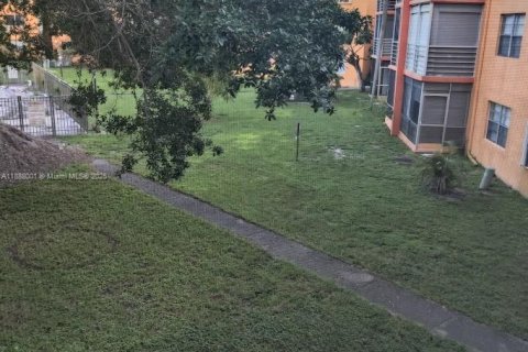 Condo in Deerfield Beach, Florida, 2 bedrooms  № 2013124 - photo 3