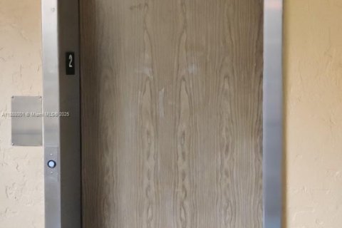 Condo in Deerfield Beach, Florida, 2 bedrooms  № 2013124 - photo 5