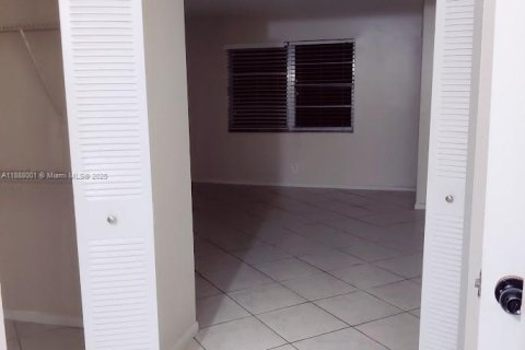 Condo in Deerfield Beach, Florida, 2 bedrooms  № 2013124 - photo 14