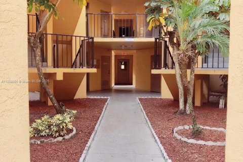 Condo in Deerfield Beach, Florida, 2 bedrooms  № 2013124