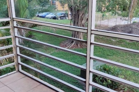 Condo in Deerfield Beach, Florida, 2 bedrooms  № 2013124 - photo 20