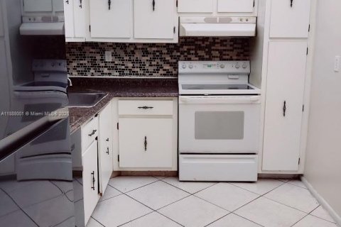 Condo in Deerfield Beach, Florida, 2 bedrooms  № 2013124 - photo 6