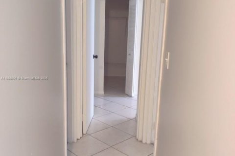 Condo in Deerfield Beach, Florida, 2 bedrooms  № 2013124 - photo 10