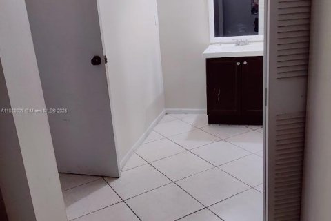 Condo in Deerfield Beach, Florida, 2 bedrooms  № 2013124 - photo 19