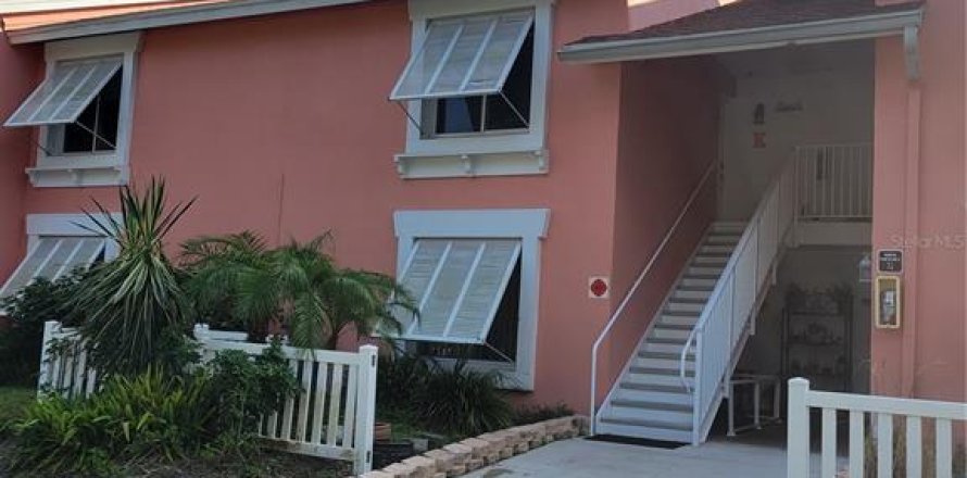 Condo in Saint Petersburg, Florida, 3 bedrooms № 1910535