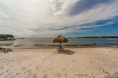 Condominio en alquiler en Saint Petersburg, Florida, 3 dormitorios, 127.74 m2 № 1910535 - foto 28