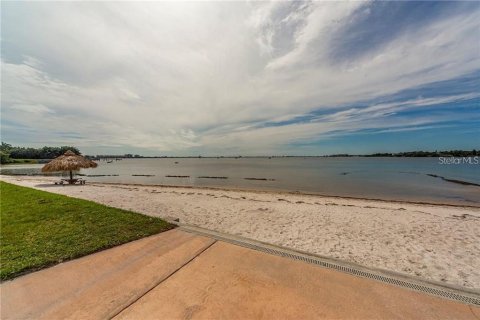 Condominio en alquiler en Saint Petersburg, Florida, 3 dormitorios, 127.74 m2 № 1910535 - foto 27