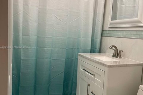 Снять в аренду виллу или дом в Форт-Лодердейл, Флорида 1 спальня, 65.03м2, № 2048597 - фото 5