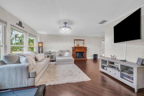 House in Jupiter, Florida 3 bedrooms, 157.38 sq.m. № 2241065 - photo 17