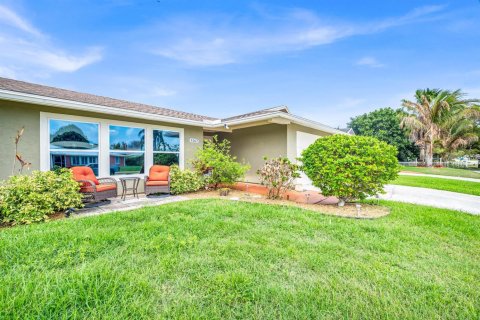 House in Jupiter, Florida 3 bedrooms, 157.38 sq.m. № 2241065 - photo 16