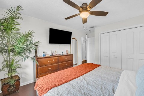House in Jupiter, Florida 3 bedrooms, 157.38 sq.m. № 2241065 - photo 4