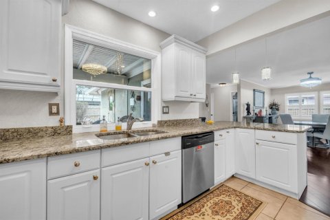 House in Jupiter, Florida 3 bedrooms, 157.38 sq.m. № 2241065 - photo 18