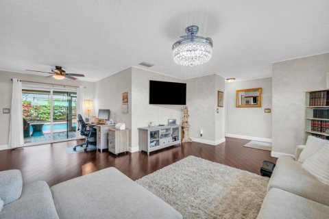 House in Jupiter, Florida 3 bedrooms, 157.38 sq.m. № 2241065 - photo 23