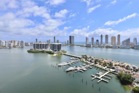 Condo à Aventura, Floride, 2 chambres  № 2085645