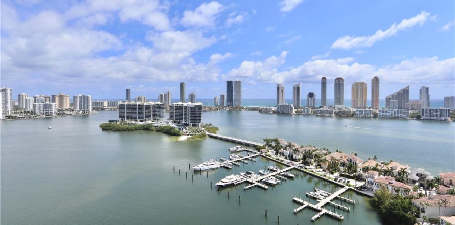 Condo à Aventura, Floride, 2 chambres  № 2085645