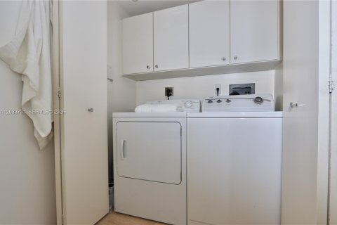 Copropriété à louer à Aventura, Floride: 2 chambres, 162.58 m2 № 2085645 - photo 16