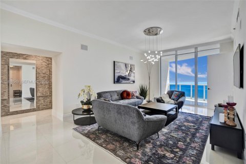 Condo in Sunny Isles Beach, Florida, 3 bedrooms № 2090455