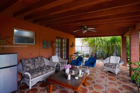 House in Sweetwater, Florida 4 bedrooms, 154.68 sq.m. № 1933350 - photo 27