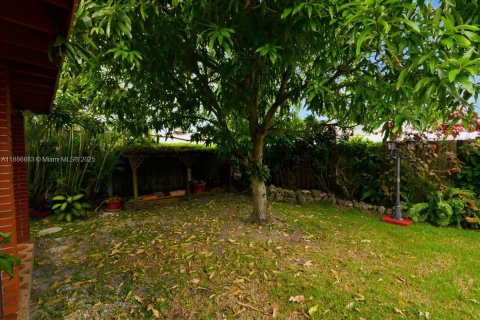 House in Sweetwater, Florida 4 bedrooms, 154.68 sq.m. № 1933350 - photo 29