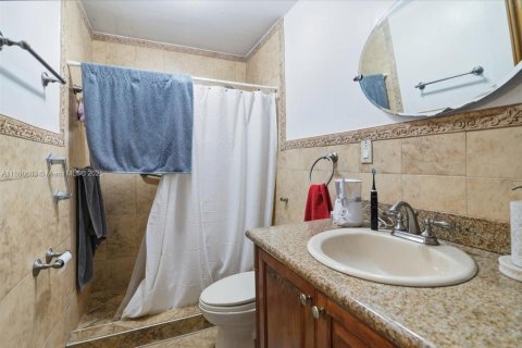 House in Sweetwater, Florida 4 bedrooms, 154.68 sq.m. № 1933350 - photo 26