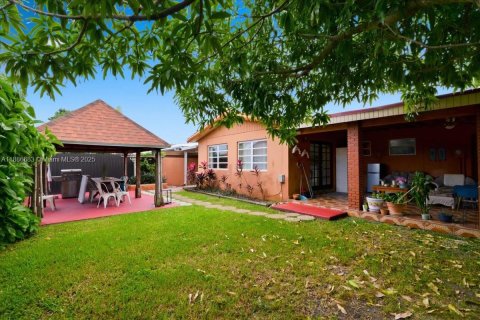 House in Sweetwater, Florida 4 bedrooms, 154.68 sq.m. № 1933350 - photo 30