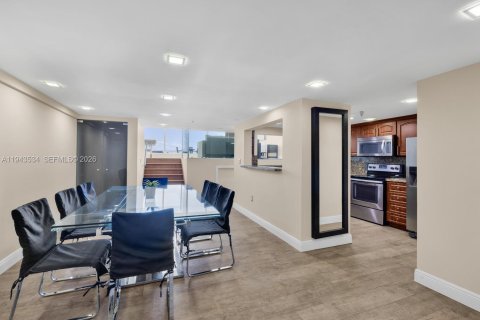 Condominio en venta en Miami Beach, Florida, 7 dormitorios, 537.9 m2 № 2000789 - foto 20