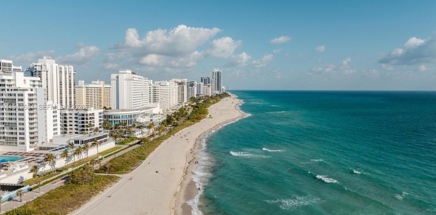 Condominio en Miami Beach, Florida, 7 dormitorios  № 2000789