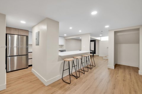 Condominio en venta en Miami Beach, Florida, 7 dormitorios, 537.9 m2 № 2000789 - foto 7