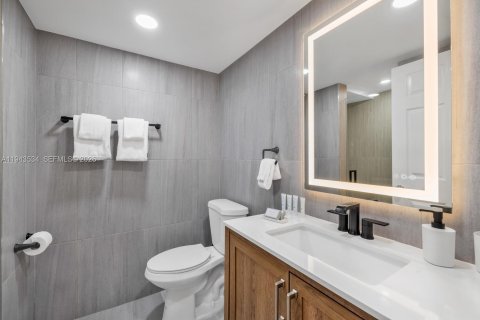 Condominio en venta en Miami Beach, Florida, 7 dormitorios, 537.9 m2 № 2000789 - foto 11