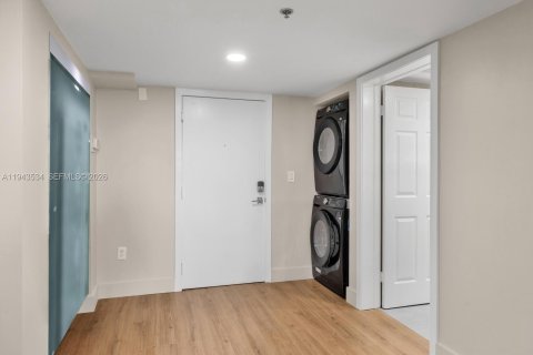 Condominio en venta en Miami Beach, Florida, 7 dormitorios, 537.9 m2 № 2000789 - foto 6