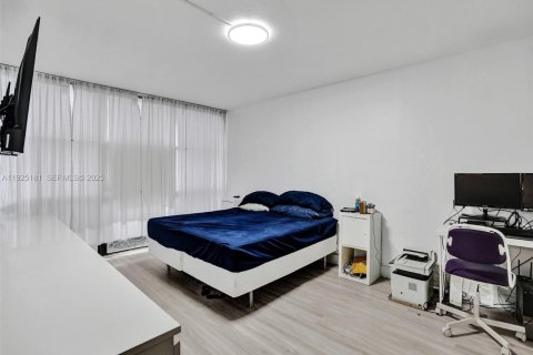 Купить кондоминиум в Халландейл-Бич, Флорида 3 спальни, 132.85м2, № 1983773 - фото 14