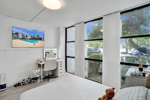 Купить кондоминиум в Халландейл-Бич, Флорида 3 спальни, 132.85м2, № 1983773 - фото 12