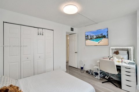 Купить кондоминиум в Халландейл-Бич, Флорида 3 спальни, 132.85м2, № 1983773 - фото 13