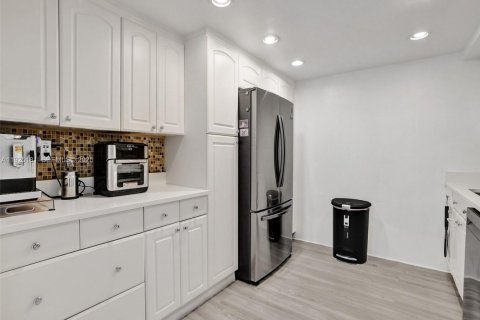 Купить кондоминиум в Халландейл-Бич, Флорида 3 спальни, 132.85м2, № 1983773 - фото 8