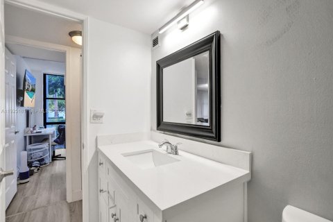 Купить кондоминиум в Халландейл-Бич, Флорида 3 спальни, 132.85м2, № 1983773 - фото 20