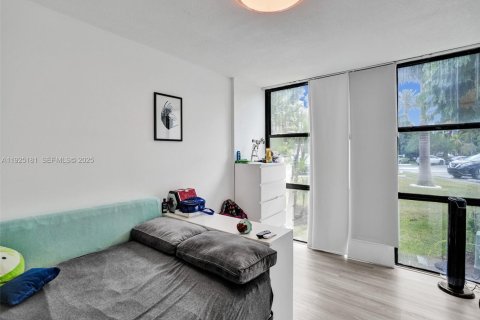 Купить кондоминиум в Халландейл-Бич, Флорида 3 спальни, 132.85м2, № 1983773 - фото 22