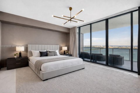 Condominio en alquiler en Miami, Florida, 4 dormitorios, 354.14 m2 № 2049639 - foto 21