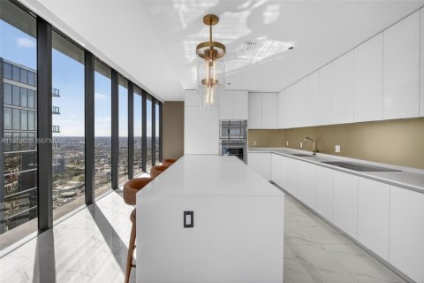 Condominio en alquiler en Miami, Florida, 4 dormitorios, 354.14 m2 № 2049639 - foto 12