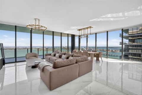 Condominio en alquiler en Miami, Florida, 4 dormitorios, 354.14 m2 № 2049639 - foto 2
