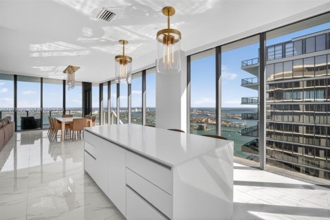 Condominio en alquiler en Miami, Florida, 4 dormitorios, 354.14 m2 № 2049639 - foto 13